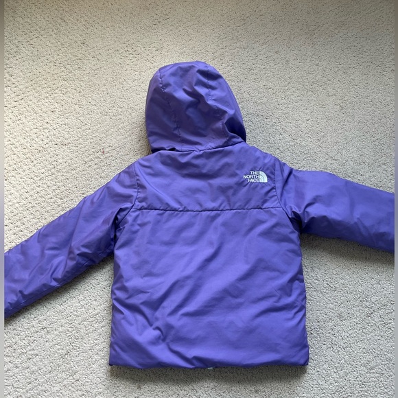 Reversible girl puffer jacket. 2T - Picture 3 of 5